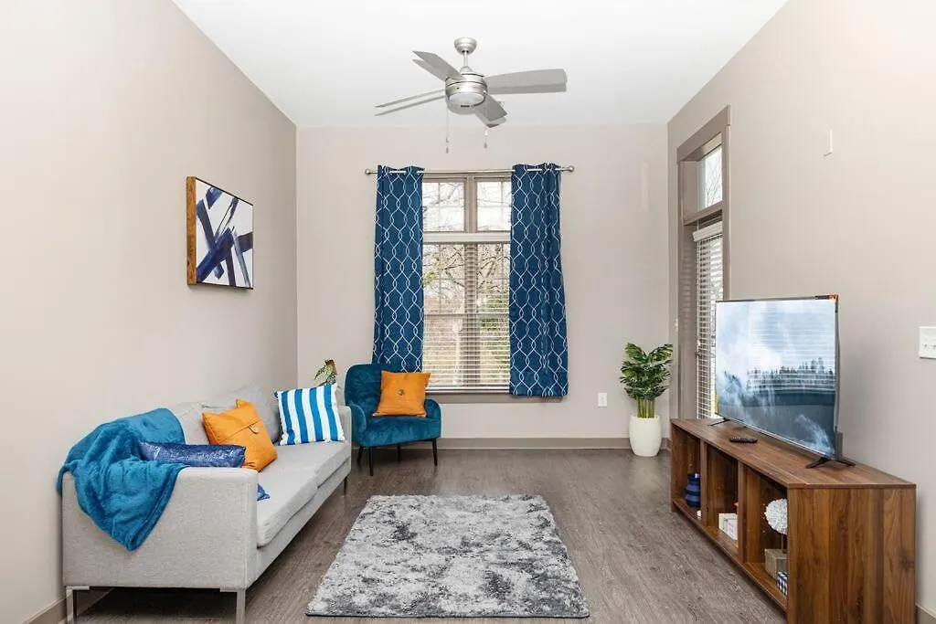 Chic Uptown Unit With Gym, Pool location