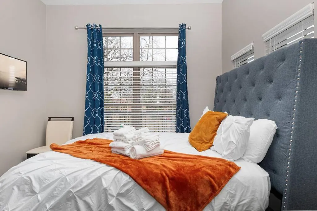 Chic Uptown Unit With Gym, Pool Apartment Charlotte