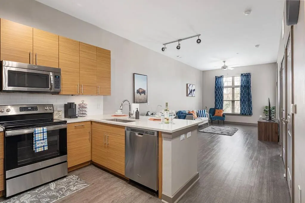 Chic Uptown Unit With Gym, Pool Apartment Charlotte